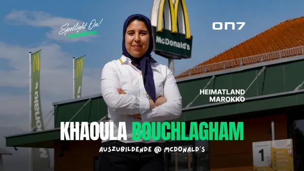 Banner zum Blogartikel Spotlight ON: 7 Fragen an Khaoula Bouchlagham
